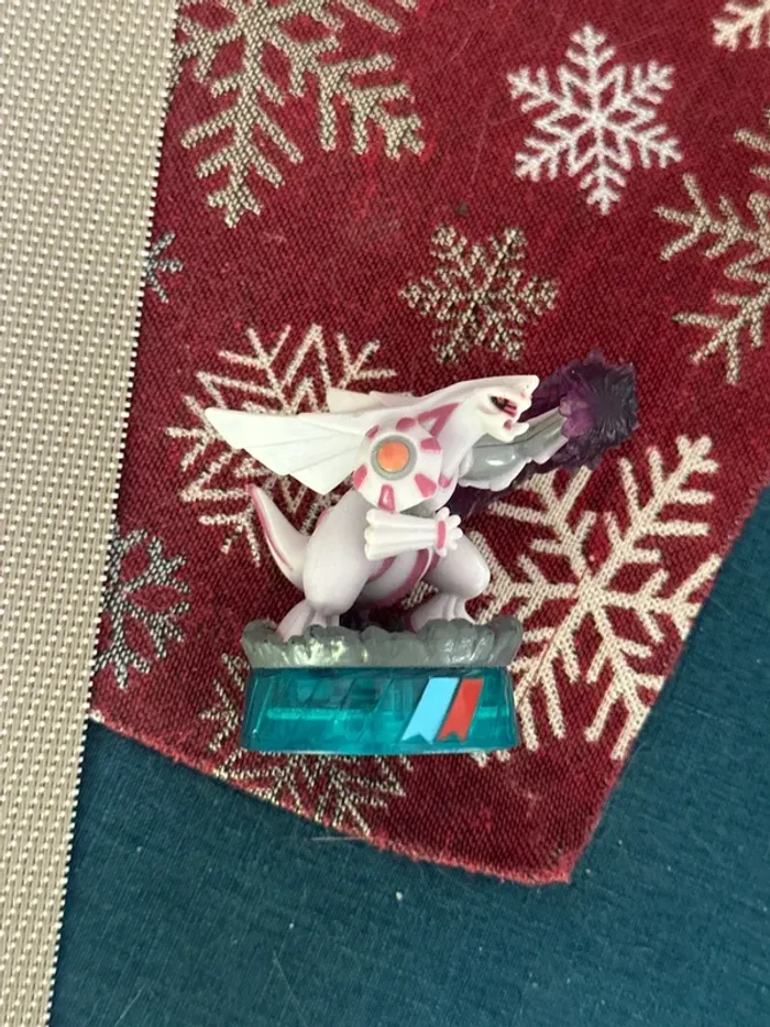 Palkia battle trainer figurine pokémon 2007