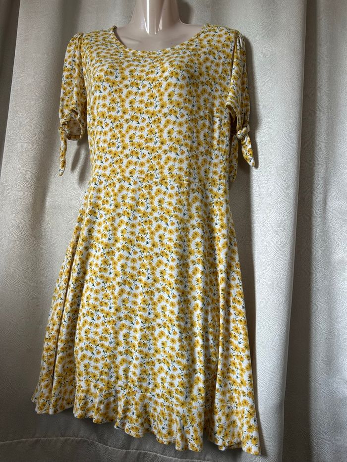 Magnifique robe fleurie jaune L Colin’s - photo numéro 1