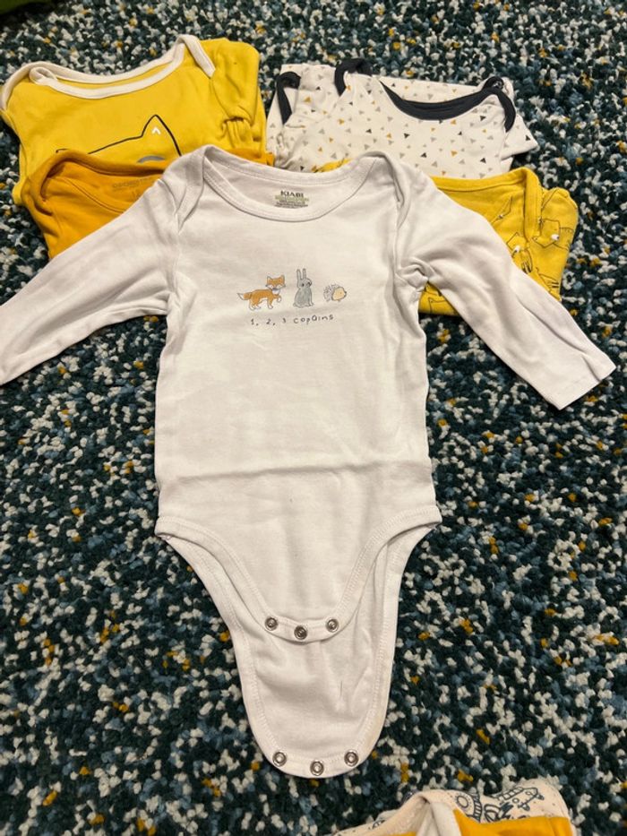 Lot 9 bodies 12 mois - photo numéro 7