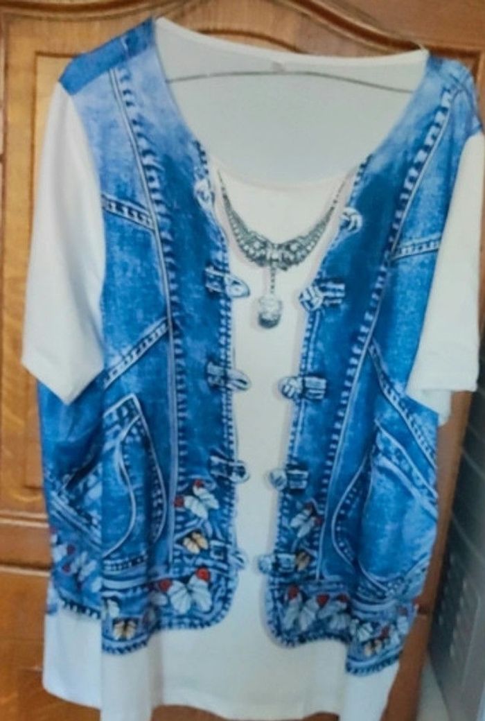 Tee shirt blanc avec faux gilet en jean  t 48/50