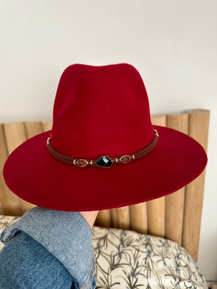 Chapeau Amenapih rouge détails bijoux 💋 - photo numéro 2