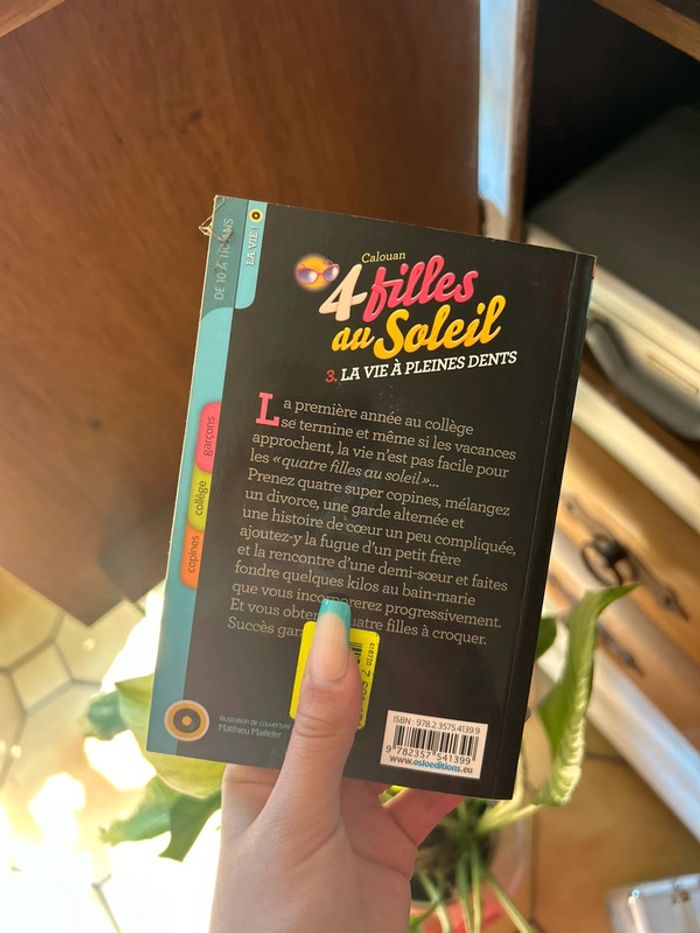 lot de 2 livres « 4 filles au soleil » tome 2& 3 - photo numéro 5