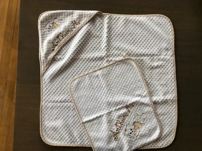 Linge de bain bébé brodé Arthur - photo numéro 2