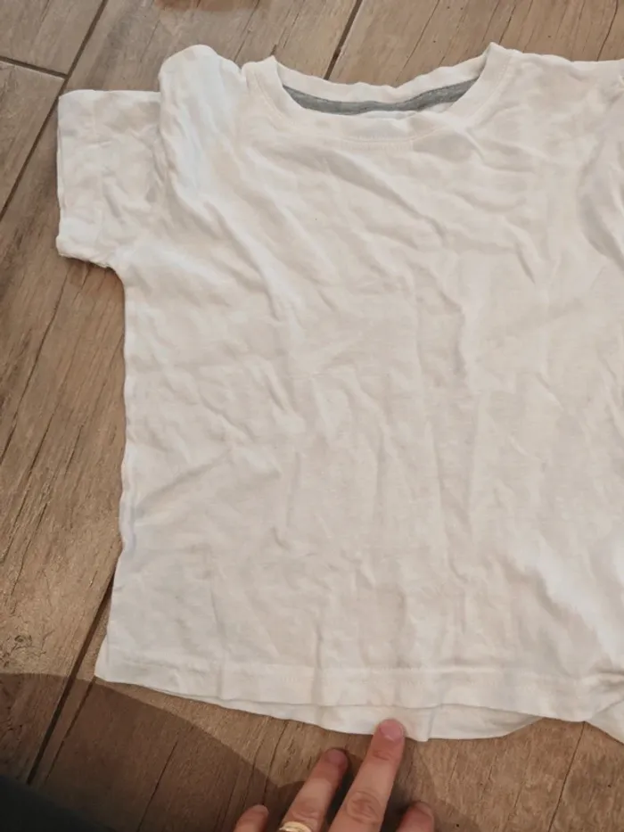 Lot de vêtements fille 5 ans tachés - photo numéro 2