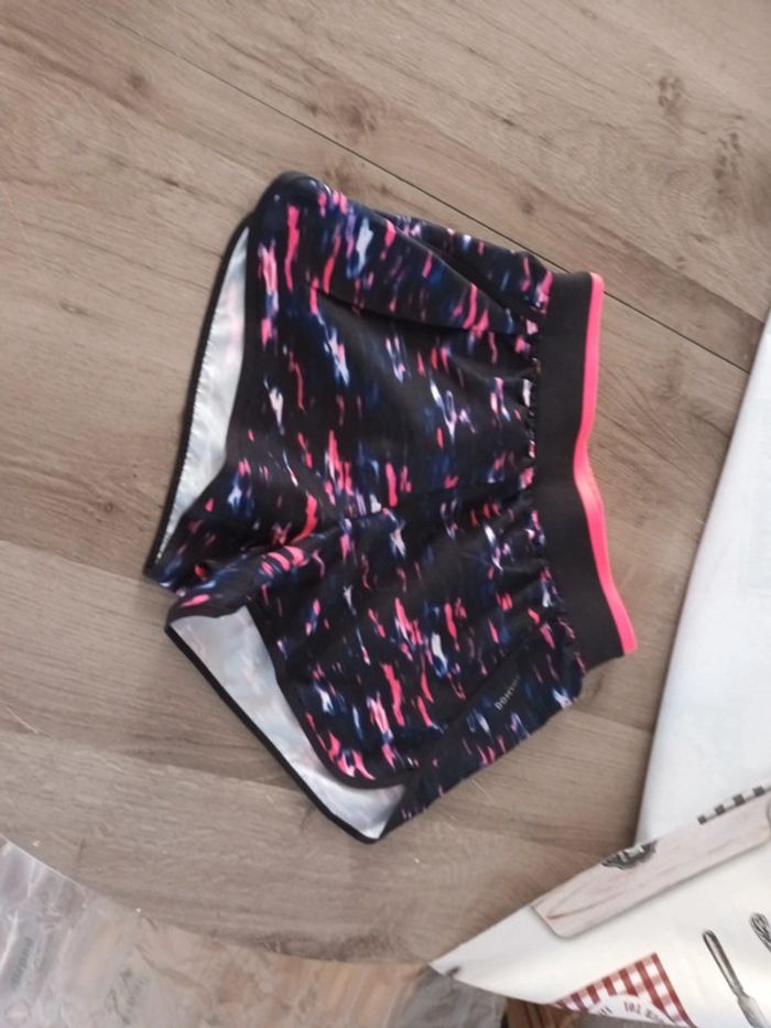 Short fille - photo numéro 5