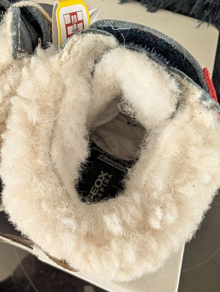 Chaussures d'hiver garçon. En cuir et autre cuir. Chaudes. Taille 21. Neuf. Geox - photo numéro 10