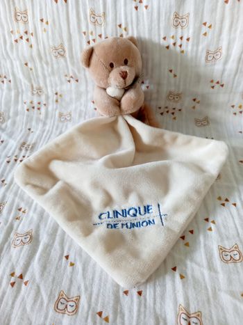 Doudou et Compagnie ours mouchoir