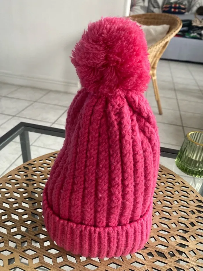 Bonnet a pompom rose