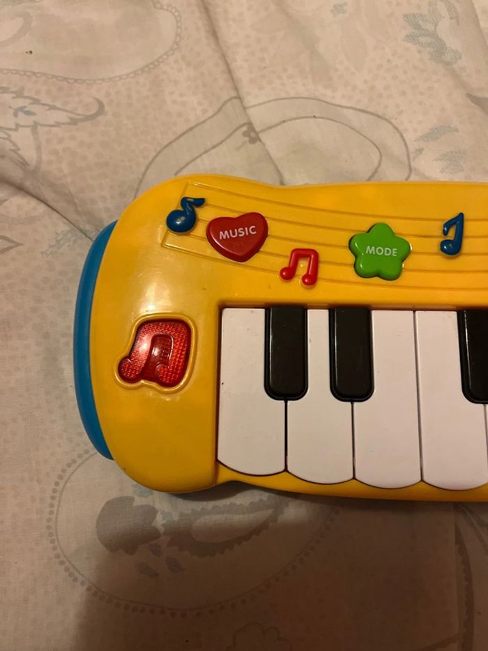 Petit piano / synthé musical et lumineux - photo numéro 3