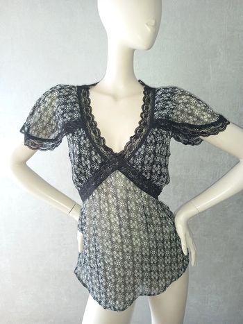 tee shirt noir et blanc dentelle taille 40