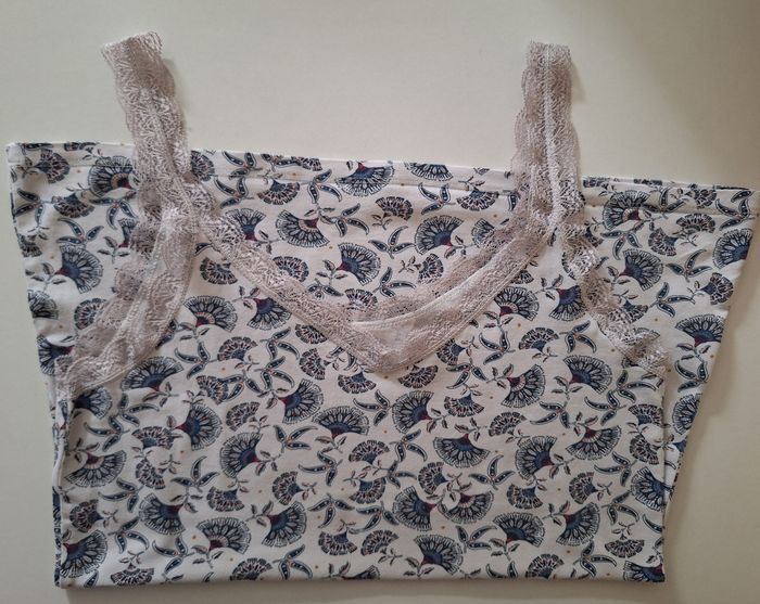 Lot de 2 débardeurs avec bretelles en dentelle - photo numéro 2