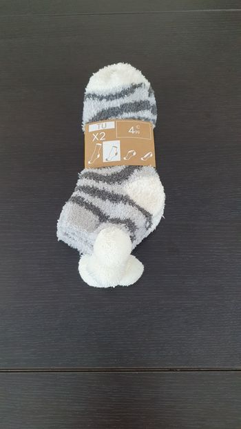 2 paires de chaussettes neuves