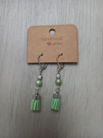 Boucles d'oreilles vertes neuf fait main