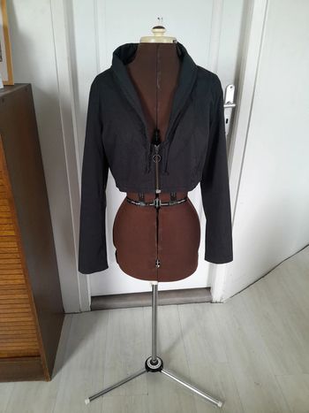 Belle petite veste courte jensen