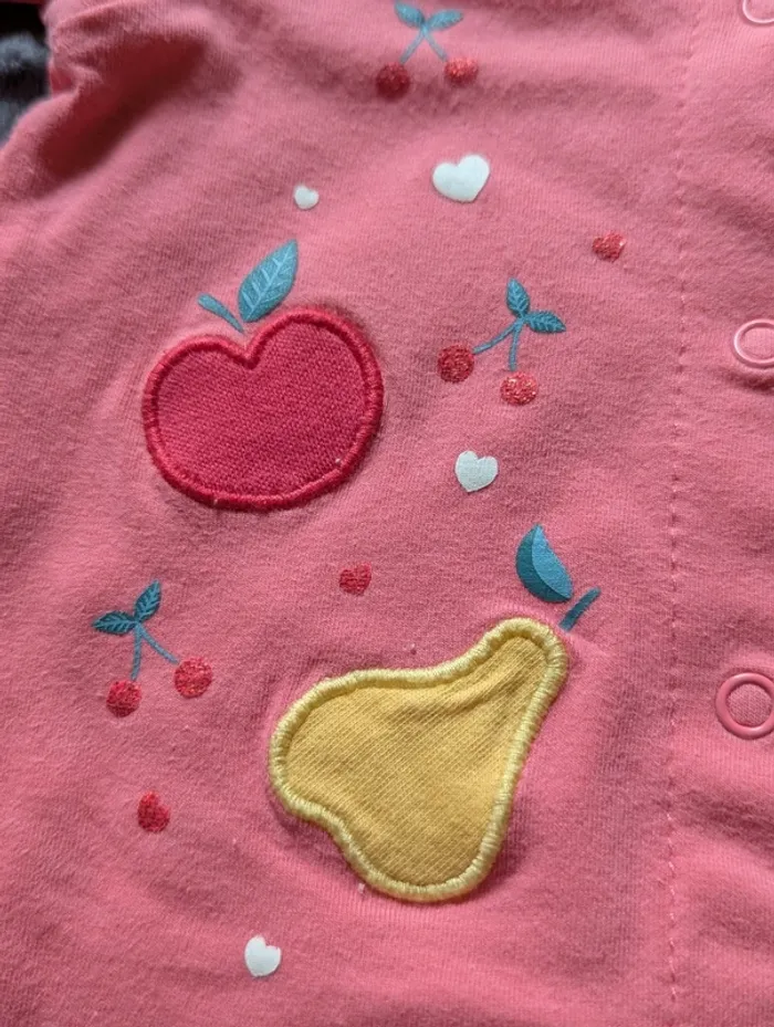 Pyjama Orchestra Taille 1 mois 54 cm Motifs fruits & cœurs – Léger et adorable ! - photo numéro 3