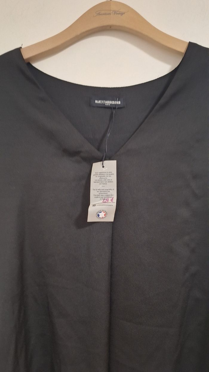 Blouse noire Rue des Abesses– Élégance minimaliste & coupe fluide - photo numéro 4