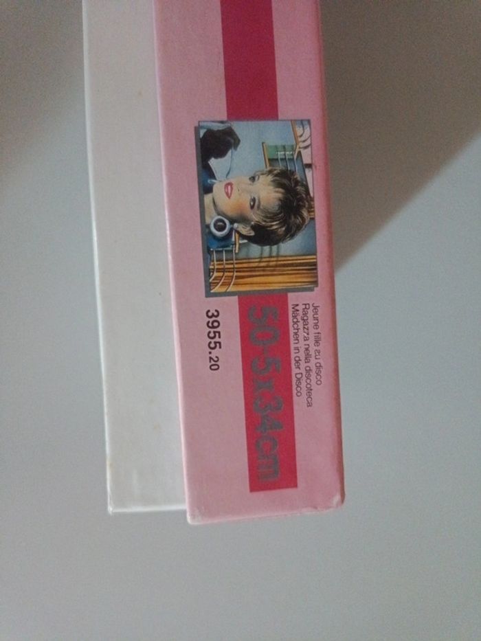 Puzzle MB Jeune fille au disco - photo numéro 4