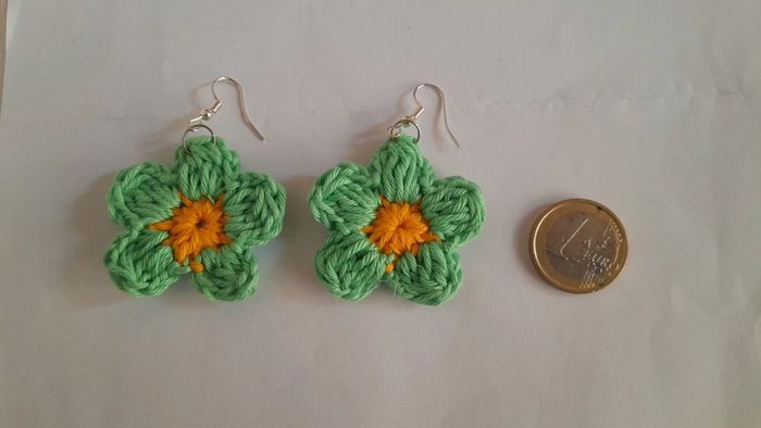 Magnifiques b o neuves crochets hypoallergeniques