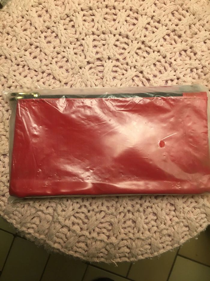 Pochettes noires et rouges - photo numéro 2