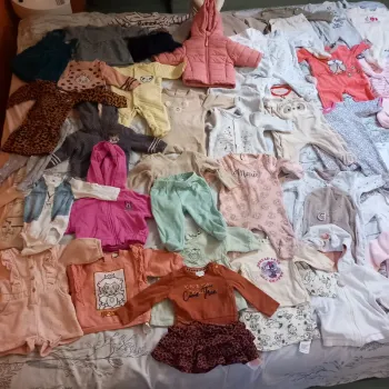Lot de 41 vêtements taille 3 mois