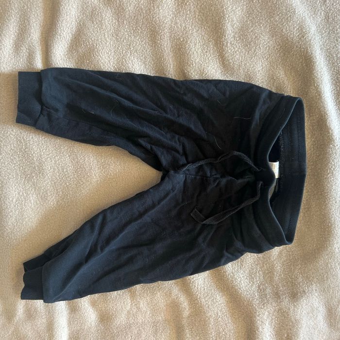 Lot de 5 pantalons taille 12 mois 4 jogging H&M et un jeans vert - photo numéro 6