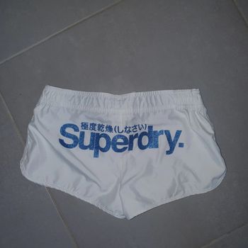 Short blanc Superdry taille Sneuf