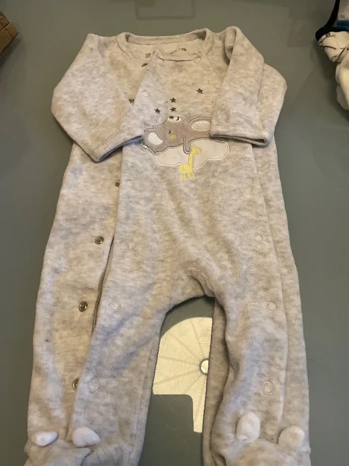 2 pyjamas 3mois - photo numéro 2