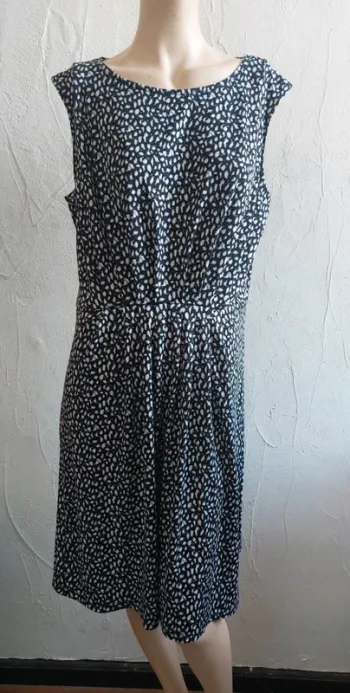 Robe sans manches à motifs Taille M