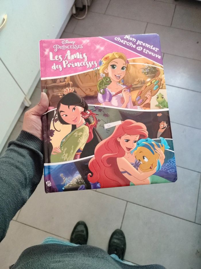 Livre cherche et trouve Disney princesses