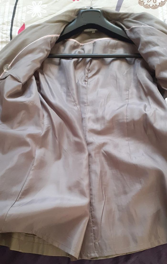 Très beau trench Etam. Taille 40. Très bon état - photo numéro 6
