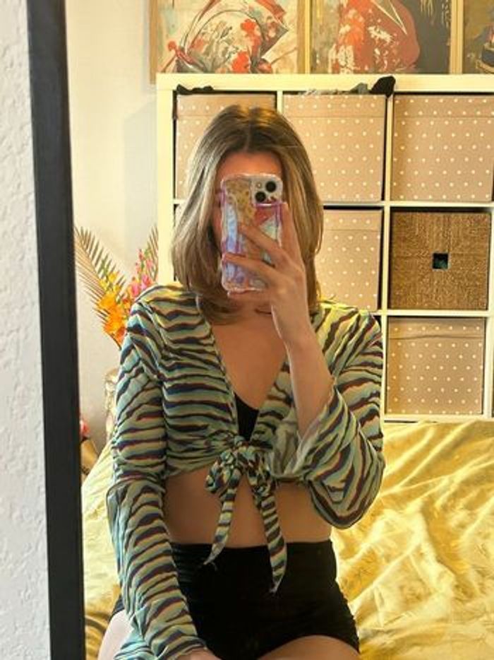 Haut manche longue noué devant coloré bershka taille S - photo numéro 1