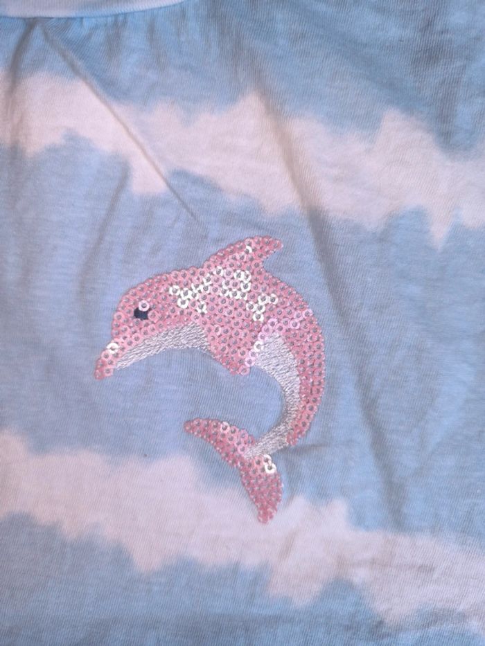 T-shirt motif dauphin rayures bleues blanches - photo numéro 2