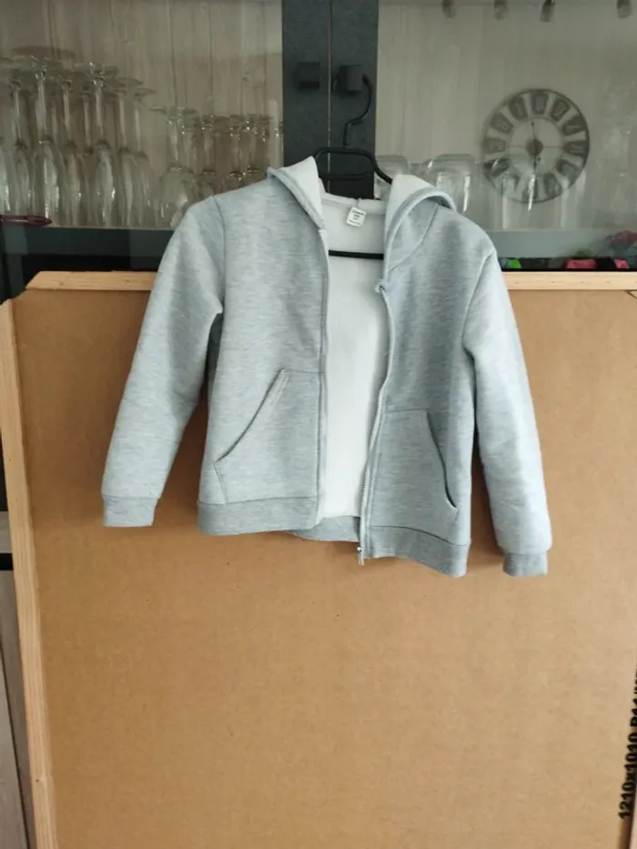 Gilet à capuche - fille - 10 ans - photo numéro 2