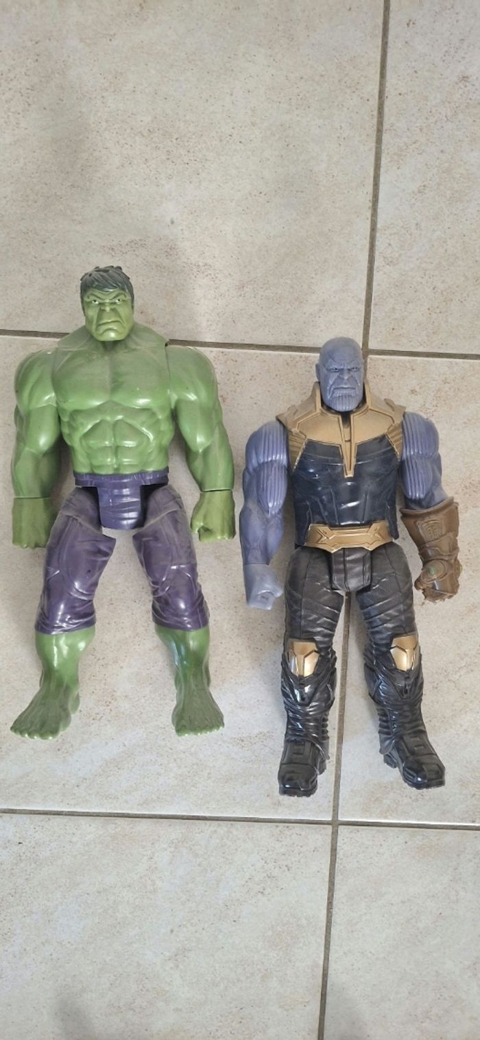 Lot de 2 Figurines Marvel Hulk et Thanos (30 cm, Bon État)Lot de 2 Figurines Marvel Hulk et Thanos (30 cm, Bon État)