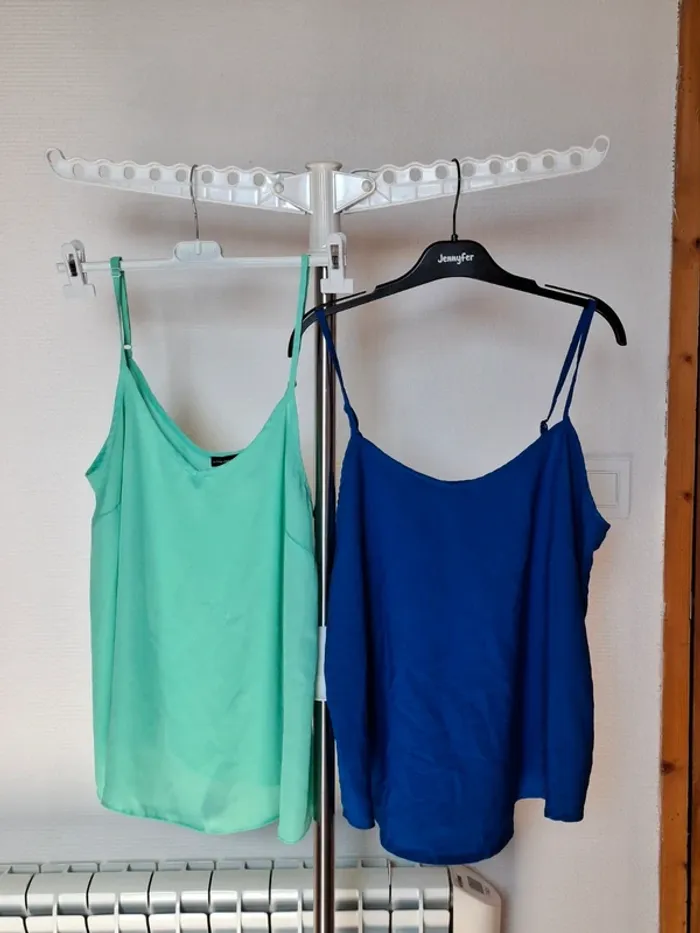 Lot de 2 débardeurs femme vert et bleu taille 42