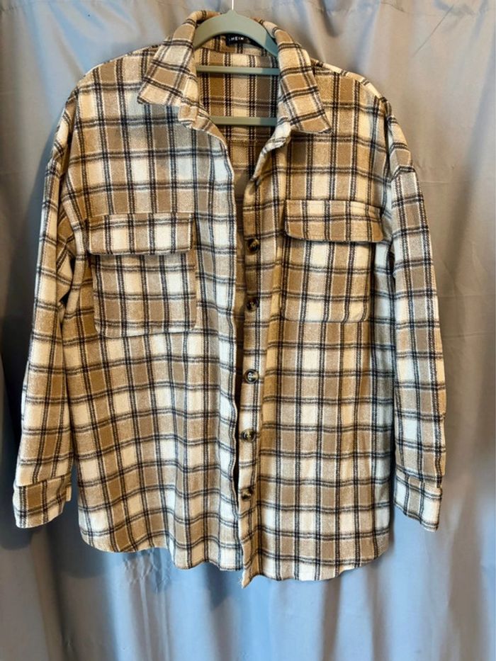 Sur chemise à carreaux