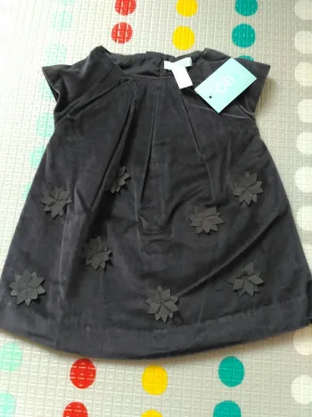 Robe de fête okaidi neuve 3 mois