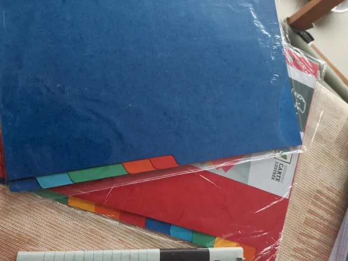 Lot d'articles scolaires en très bon état. - photo numéro 14