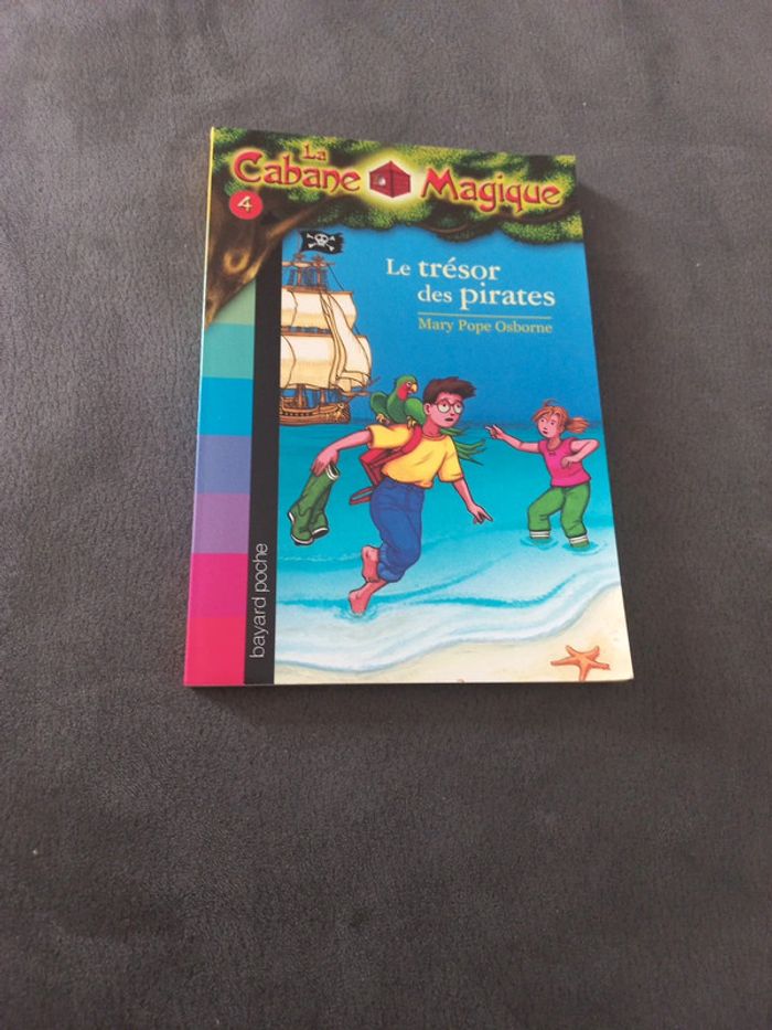 Livre la cabane magique tome 4 le trésor des pirates