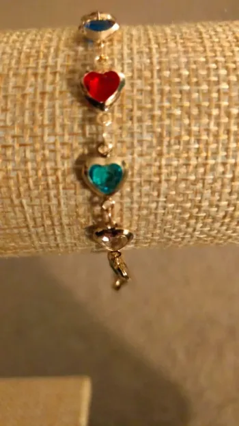 Bracelet doré avec cœurs multicolores, femme