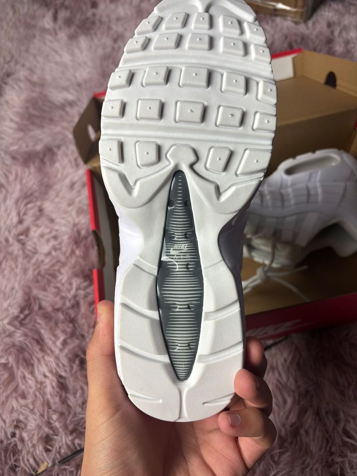 AirMax 95 Triple White blanche neuve taille 43 - photo numéro 4