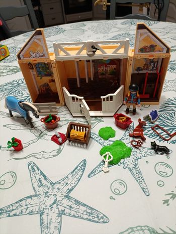 Écurie playmobil transportable