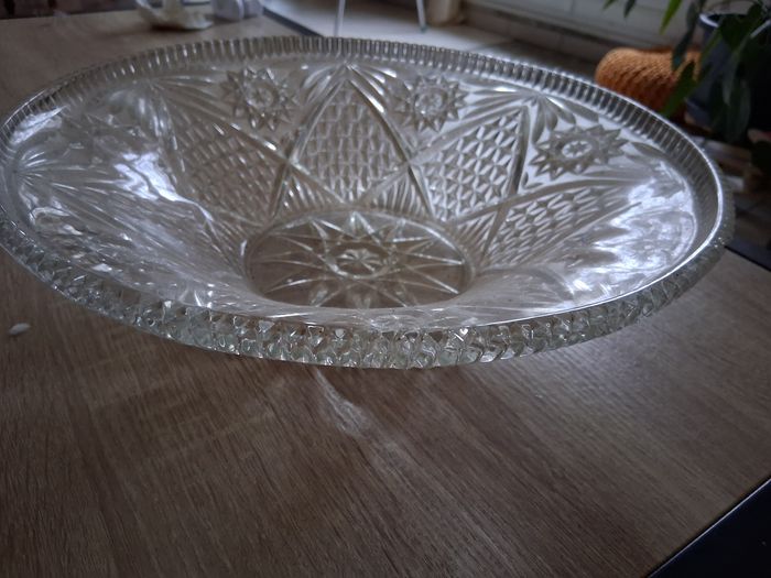 Plat de service en verre décoré