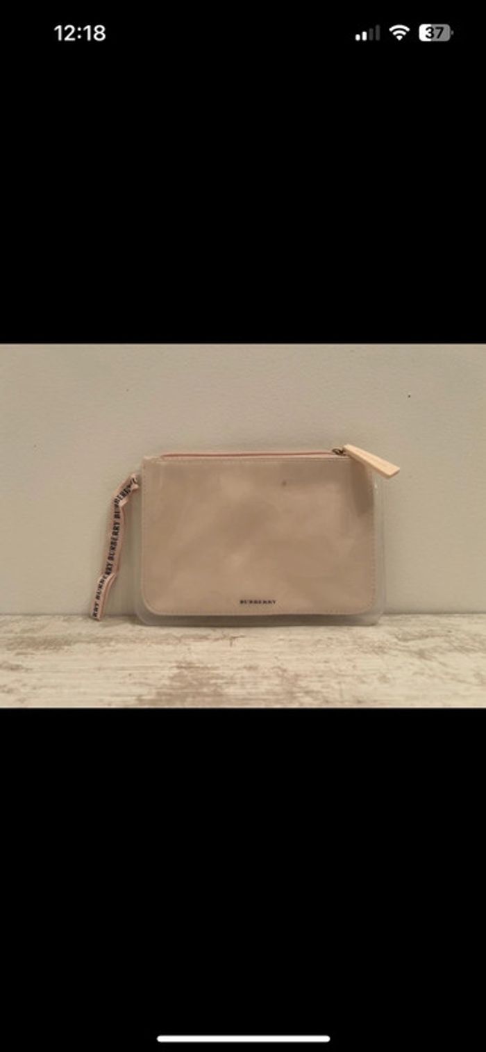 Pochette Burberry rosé et transparente