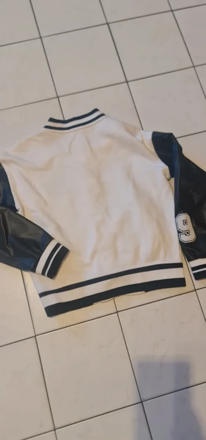 Blouson mi saison. 9/10ans - photo numéro 7