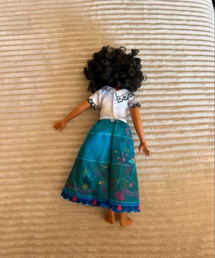 Poupée Mirabel Madrigal Disney Encanto - photo numéro 2