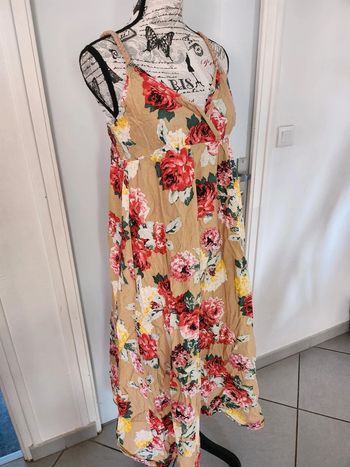 Magnifique Robe fleurie à Bretelles de taille 36 et de marque Just Addict