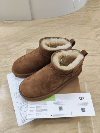 Bottes UGG Classic Ultra Mini couleur châtaigne 40
