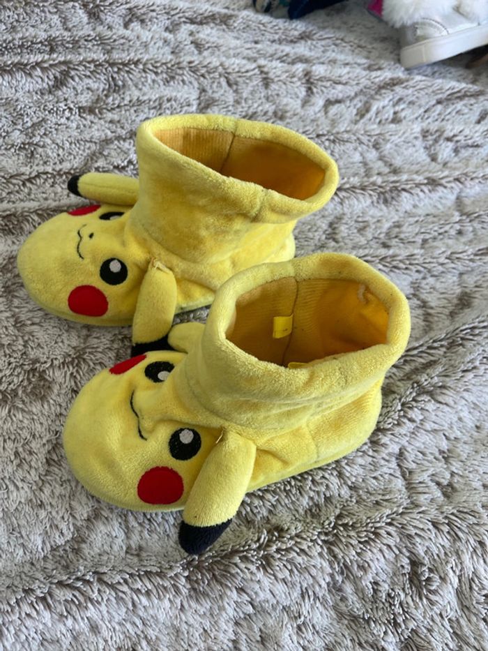 Pantoufles chaussons Pokémon pikachu