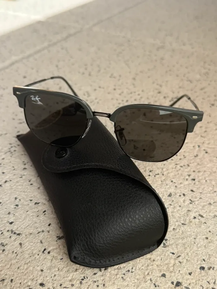 Ray Ban New Clubmaster grise et noire - photo numéro 2